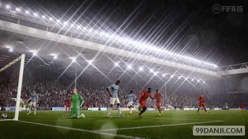 《FIFA15》超长试玩：利物浦队鏖战曼城队