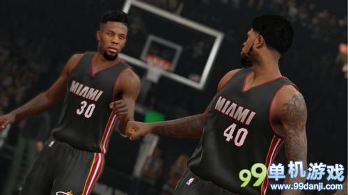 《NBA2K15》新宣传 金发美女主持加盟游戏