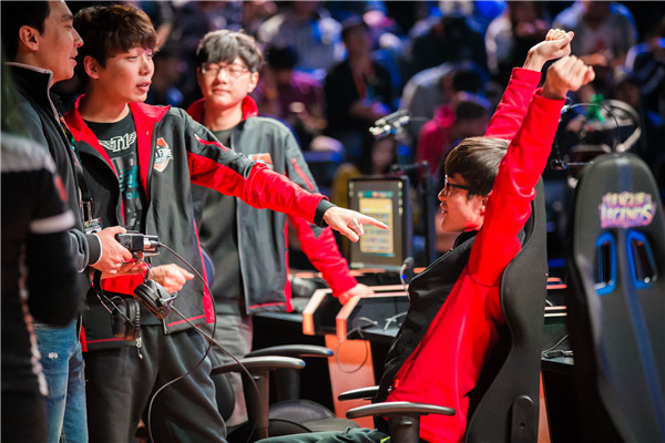 LOL2015全明星赛落幕 明星选手现场图集