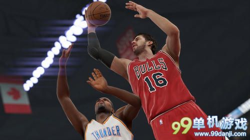 《NBA2K15》新宣传 金发美女主持加盟游戏
