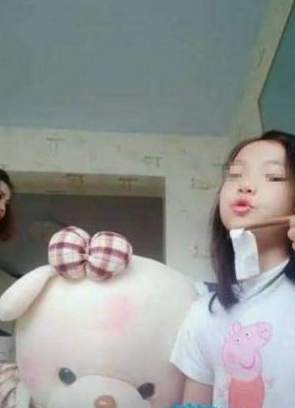 抖音卫生间马桶大战事件一览 吃瓜群众系好安全带！