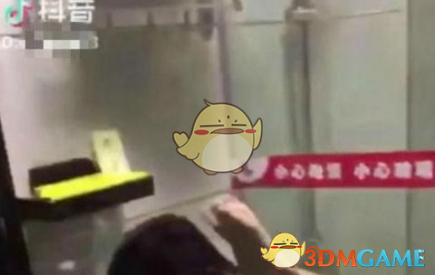 抖音卫生间马桶大战事件一览 吃瓜群众系好安全带！