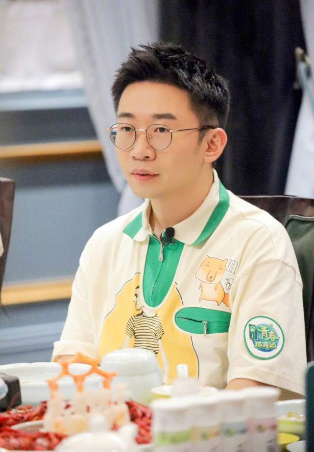 保安没给杨迪打伞事件