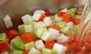 家庭自制泡菜腌制方法(自制泡菜腌制方法分享)