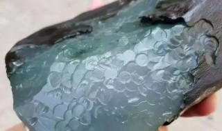 怎么辨认翡翠原石(如何辨认翡翠原石)