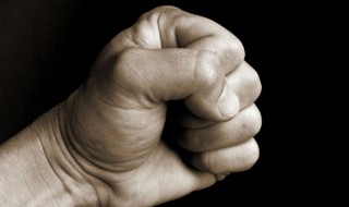 家有恶邻怎么办(如何保护自己)