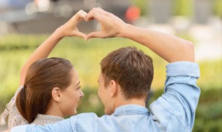 夫妻双双把家还的意思(夫妻双双把家还的意思是夫妻两个人一起回家)