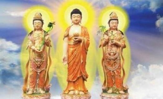 大雄宝殿内有哪三尊佛
