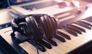 一家人歌词(一家人歌词简单介绍)