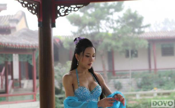 3D金瓶梅片场照(“潘金莲”龚玥菲妖娆似蛇妖)