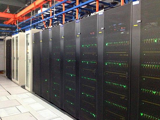 采用最新8核高性能IBM刀片服务器