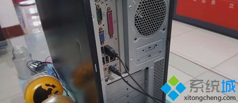 音箱插电脑哪个孔_电脑怎么连接音响