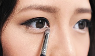 女的右眼皮跳什么预兆(女的右眼皮跳有什么预示)
