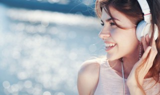 根本你不懂的爱我歌词(歌曲根本你不懂的爱我歌词)