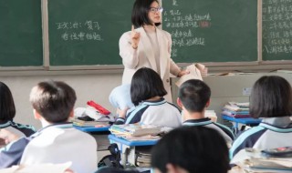 三个女念什么(三个女念jian)