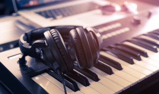 小妹听我说歌词(小妹听我说歌词简单介绍)