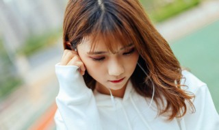 你还欠我一个拥抱歌词(你还欠我一个拥抱歌词是什么)
