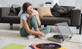 到了这个年纪歌词(到了这个年纪歌曲简介)