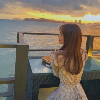 2020女生背影头像大全