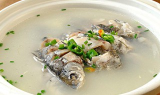 下奶鲫鱼汤怎么做(制作下奶鲫鱼汤的方法)