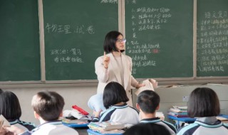语不惊人死不休属于什么体裁(语不惊人死不休属于七言律诗)