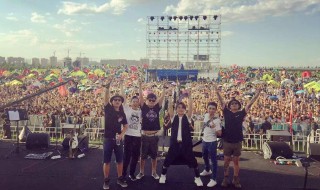 我们的爱太无奈什么歌(我们的无奈完整歌词)