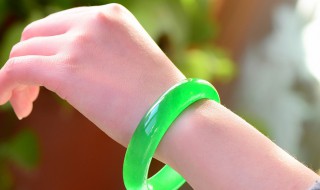 怎么挑选玉手镯(这四个标准要记清)