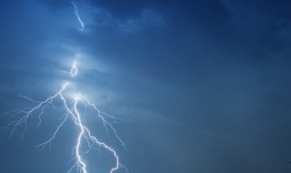 打雷的声音是什么(打雷是什么声音)