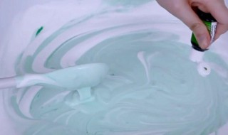 只用洗洁精做水晶泥(只要4步就能制作好)