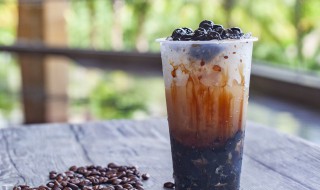 秋天的奶茶是什么梗(网上说的秋天的奶茶是什么意思)