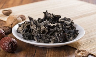 黑木耳泡发多久不能食用(黑木耳泡发多长时间就不能吃了)