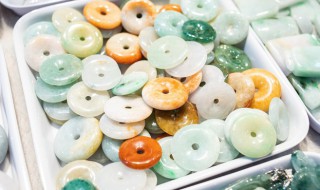 怎样区别翡翠(有关翡翠鉴别的方法介绍)