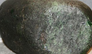 翡翠原石一般多少钱(一块翡翠原石值多少钱)