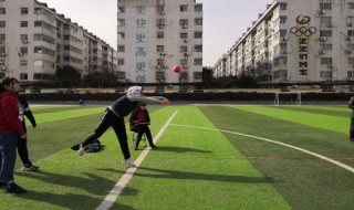 初中生各年级掷实心球标准是多少(初中生各年级掷实心球标准简述)