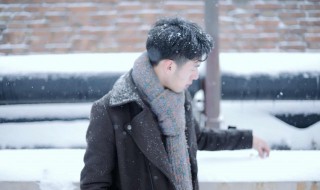 女生送男生围巾(女生送男生围巾代表什么)